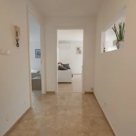 Διαμέρισμα Attico Centro Langhexplorer *